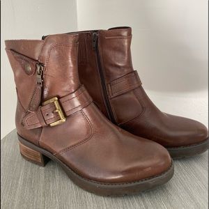 EARTH  brown leather boots